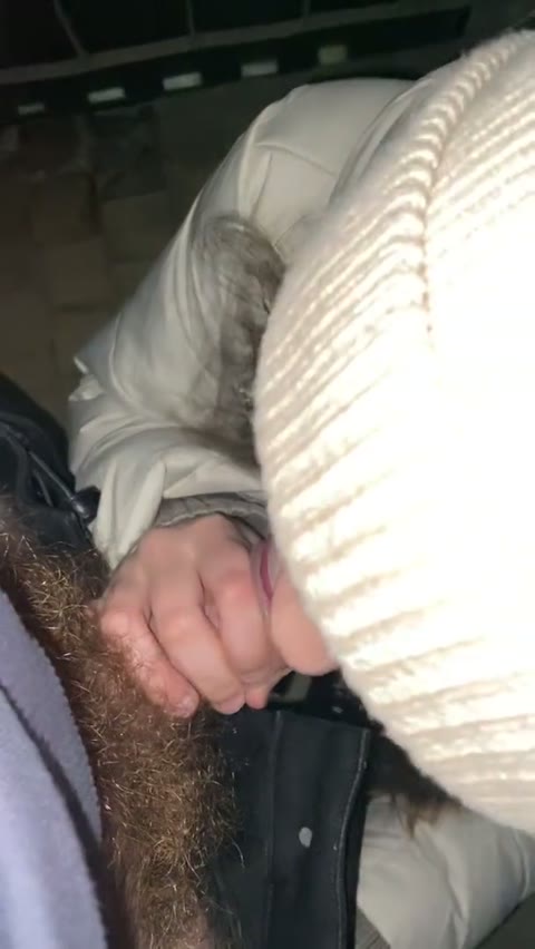 Irina the cocksucker sucks in the stairwell on camera – Picture Preview