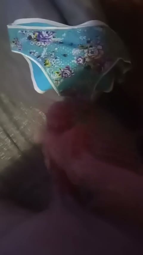 I’m jerking off to panties mmm